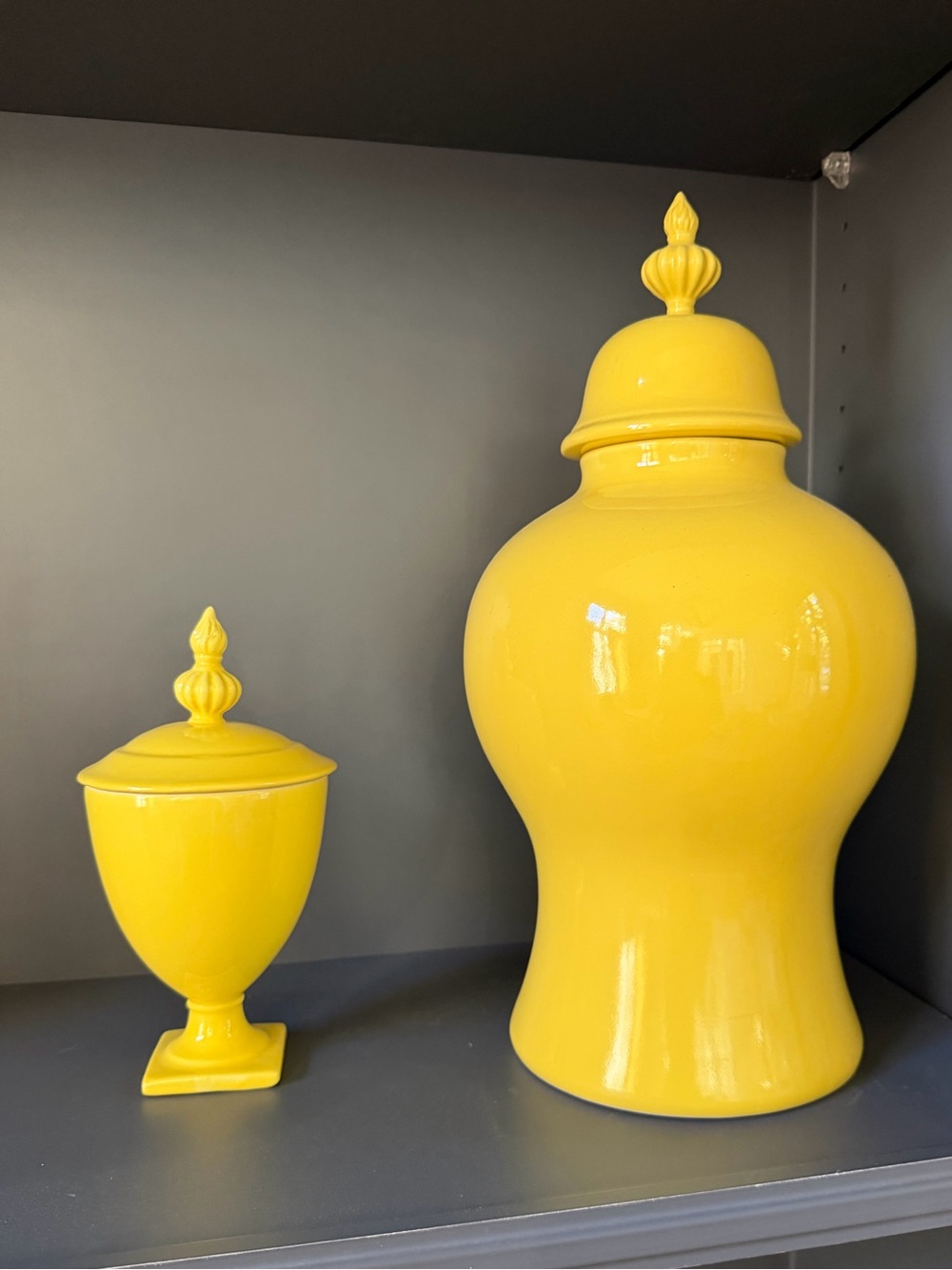 Global Views Colonial Williamsburg Beaufort Yellow Ceramic Urn Set